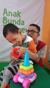 perjuangan-orang-tua-anak-cerebral-palsy